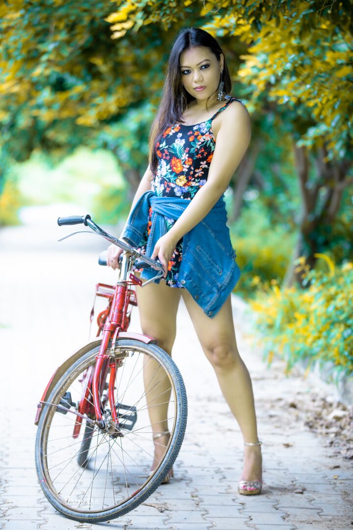 woman-bicycle pose