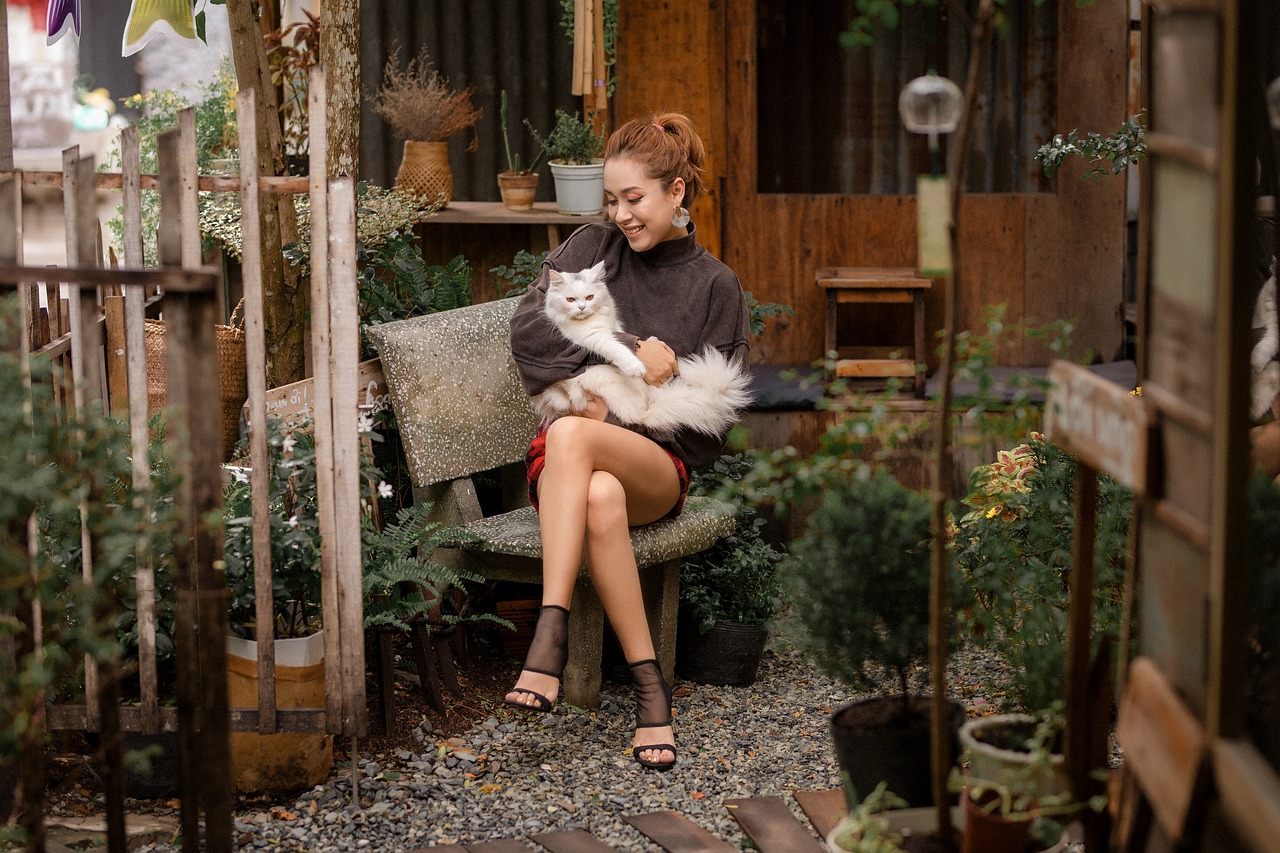 woman & cat Sample Image by Canon 5d Mark IV